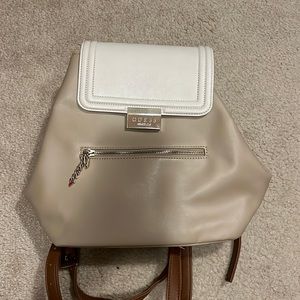 GUESS BACKPACK like new ✨